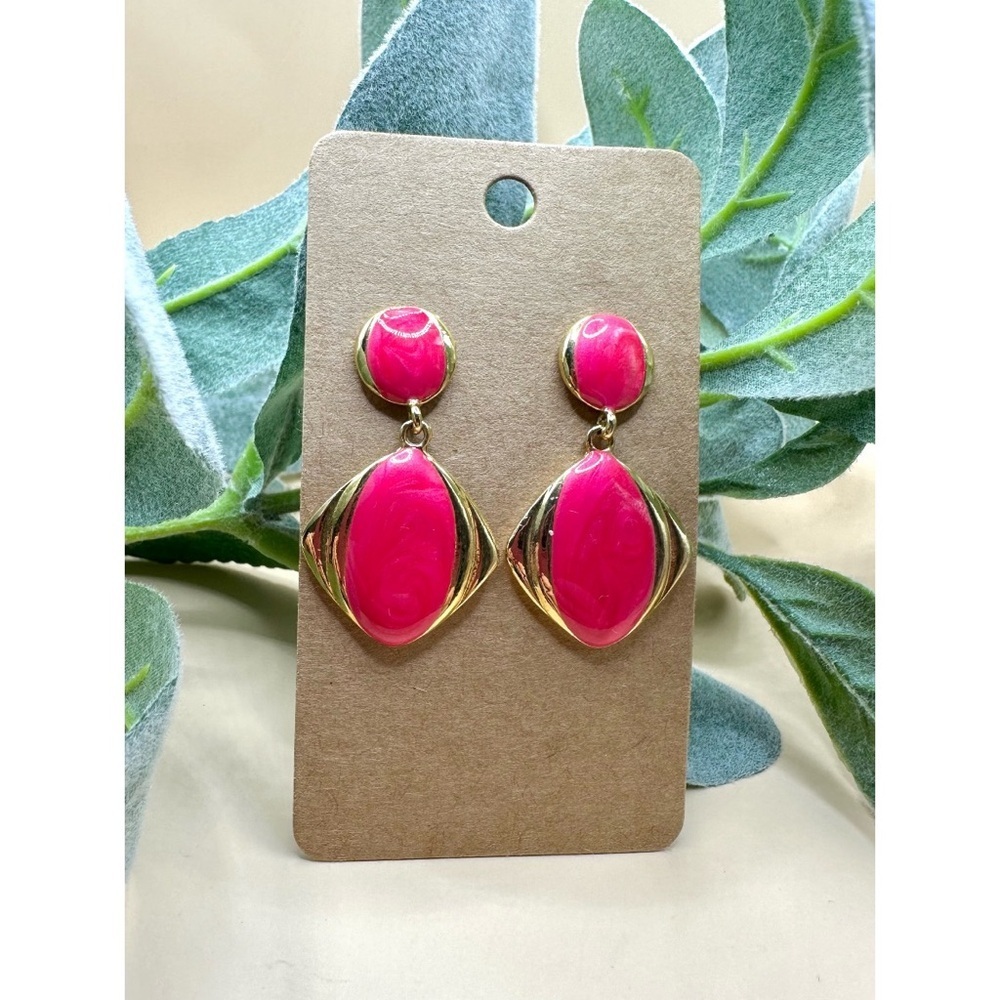 Vintage 80’s/90’s hot pink & gold tone earrings